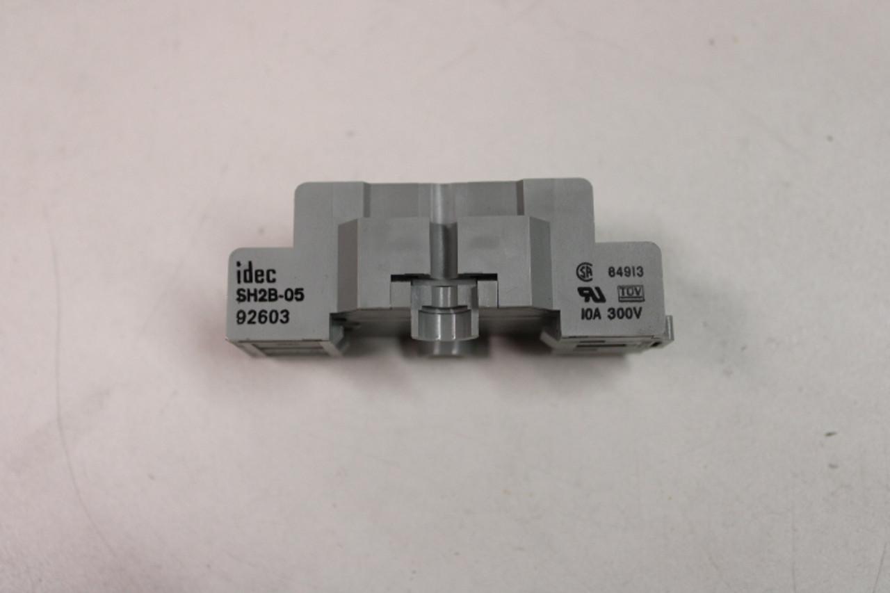 Idec SH2B-05 Socket; M3.5 Screw; 8-Blade; 2; 10 A; DIN Rail Snap⁄ Surface-Mount; RH2B